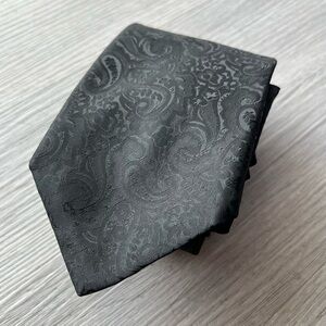 Pronto Uomo Men’s 100% Silk Black On Black Paisley Print Tie Like New Condition